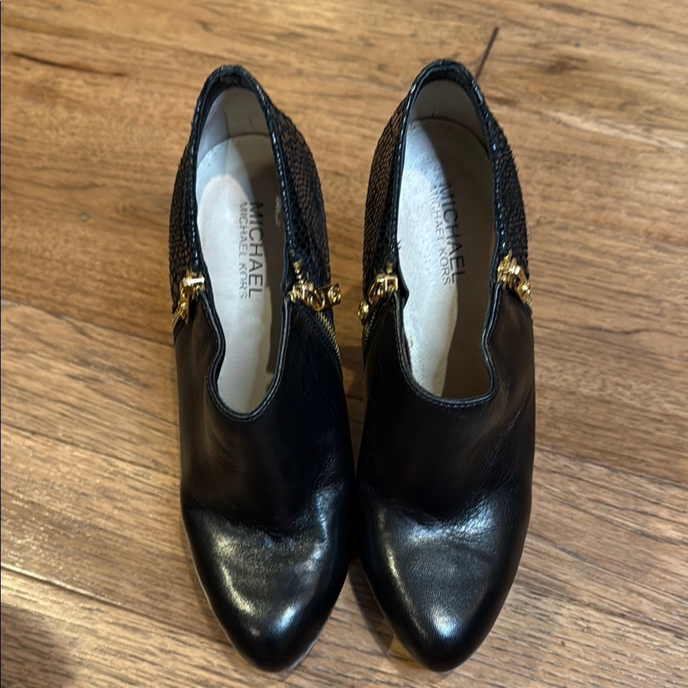 MICHAEL KORS Black Leather Ankle Boots - Picture 2 of 3